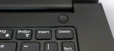 「DELL Inspiron 14 5000」の電源ボタンは、キーボードの右上の部分にあります