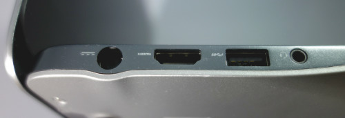 USB3.0端子は、PowerShareの機能付きとなっており、PCの電源がOFFの場合でも、USBデバイスを充電することが可能です
