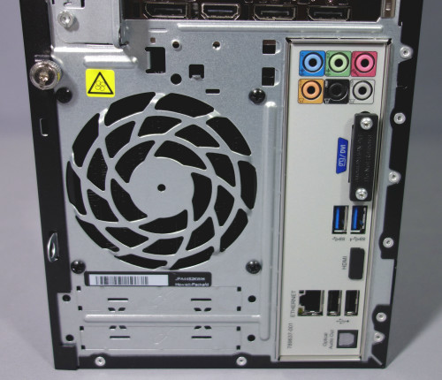 810-480jpの、この構成での動作音、騒音については、平常時３１デシベル程度の部屋において、普通にインターネットをするなどの負荷が低い状態ならば、パソコンの動作音は３５デシベル前後