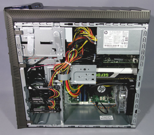 日本HPの810-480jp/CTのパソコンの内部は、上の画像のようにマザーボードが通常とは逆の倒立で配置されているのが特徴です