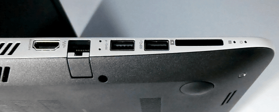 「HP ENVY 17-j100」の本体の向かって右側の側面は、上のようになっており、左から、「ヘッドフォン出力/マイク入力コンボポート」