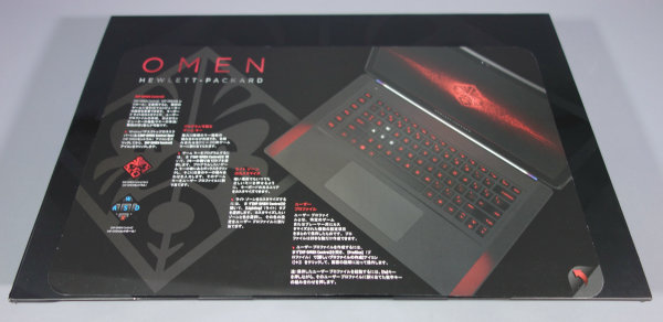 本体のデザインもそうですが、「HP OMEN 15-5000」は、パッケージも他のノートパソコンと異なり、高級感のある箱に入れられ