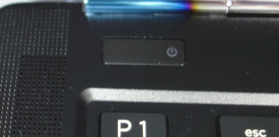 「HP OMEN 15-5000」の電源ボタンは、キーボードの左上の部分にあり、電源ボタンも使用しやすいと思います