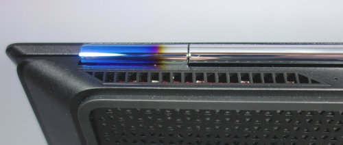 「HP OMEN 15-5000」のサイズは、「幅×奥行き×高さ」で、「約 383×251×15.5-19.9mm（最厚部、ゴム足含まず）、22.6mm（最厚部、ゴム足含む）」となっており、ゲーマー向けなノートPCとしてはかなり薄い