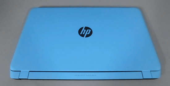 「HP Pavilion 15-p200」のパソコンの最大の特徴は、この見た目の色になっており、黒やシルバーがほとんどのノートパソコンにおいて、この色のノートパソコンはほぼなく、かなりの個性